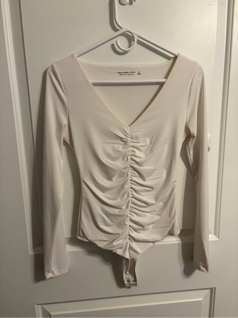 Abercrombie & Fitch Cream Ruched V-Neck Long Sleeve Bodysuit